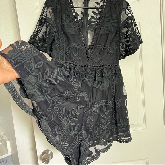 L'Atiste By Amy | Black Lace Embroidered Romper - Picture 5 of 8